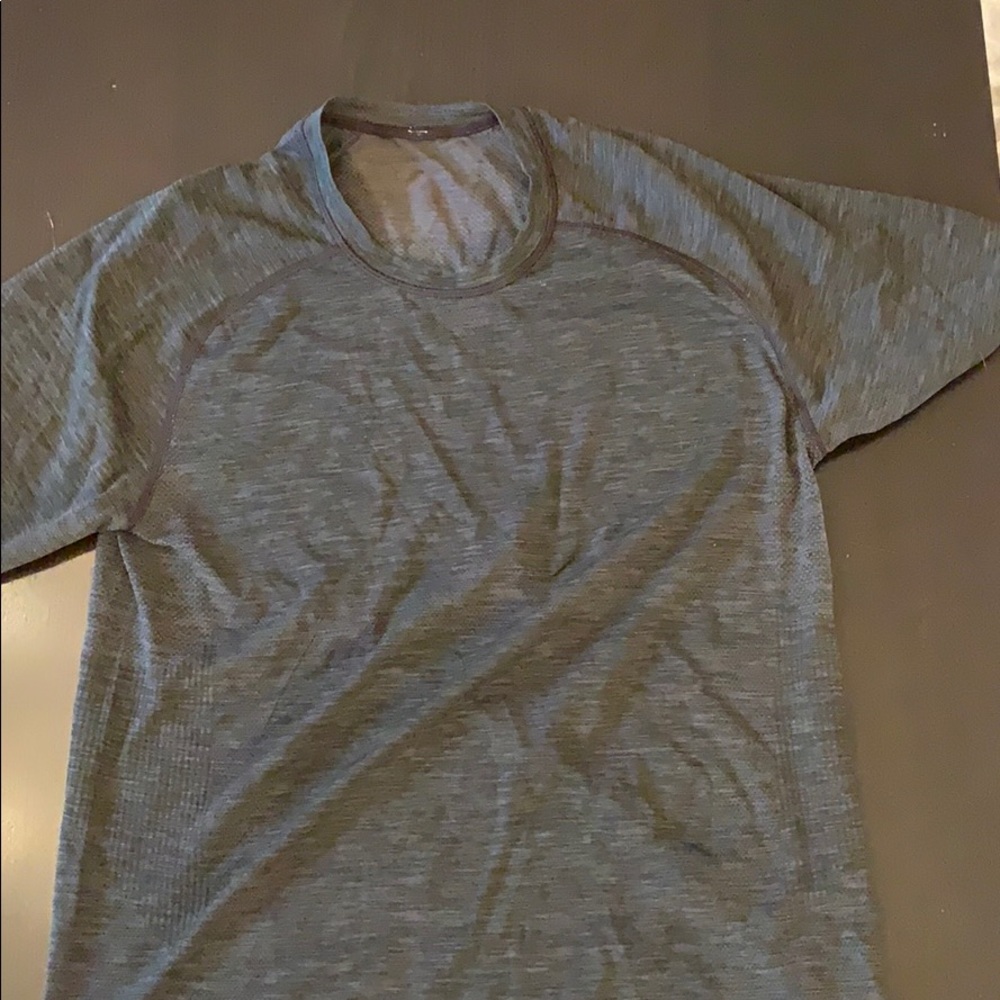 Lululemon men’s work out tee